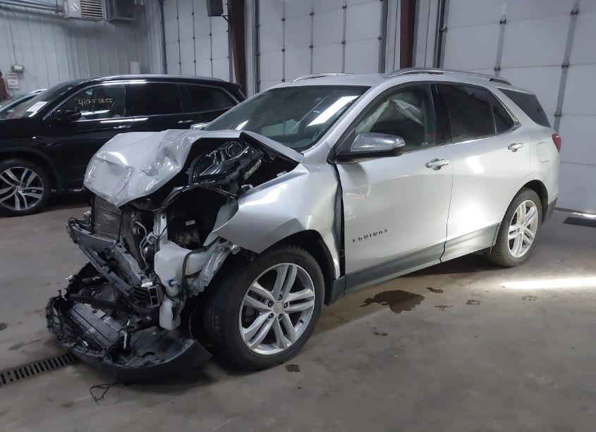 Photo 2 of 2019 Chevrolet Equinox PREMIER (VIN 2GNAXYEX1K6282798)