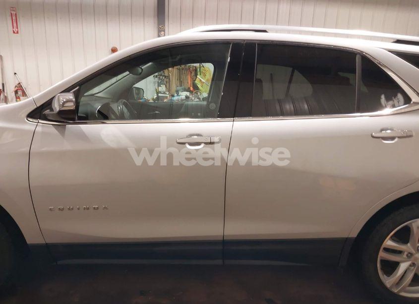 Photo 15 of 2019 Chevrolet Equinox PREMIER (VIN 2GNAXYEX3K6238138)