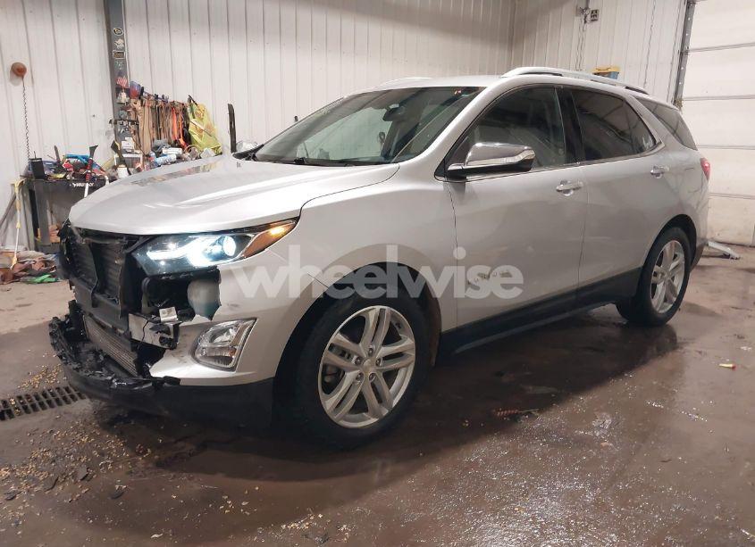 Photo 2 of 2019 Chevrolet Equinox PREMIER (VIN 2GNAXYEX3K6238138)