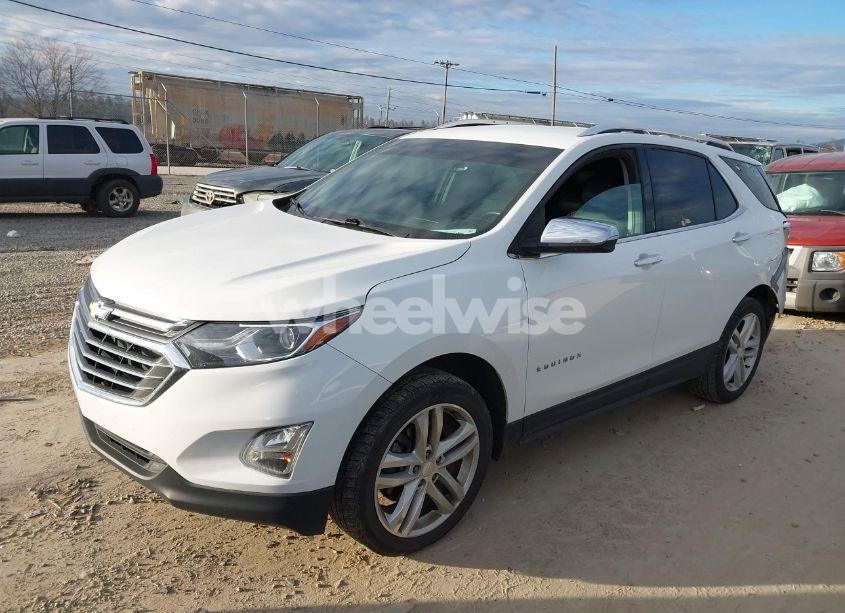 Photo 2 of 2019 Chevrolet Equinox PREMIER (VIN 2GNAXYEX4K6168651)