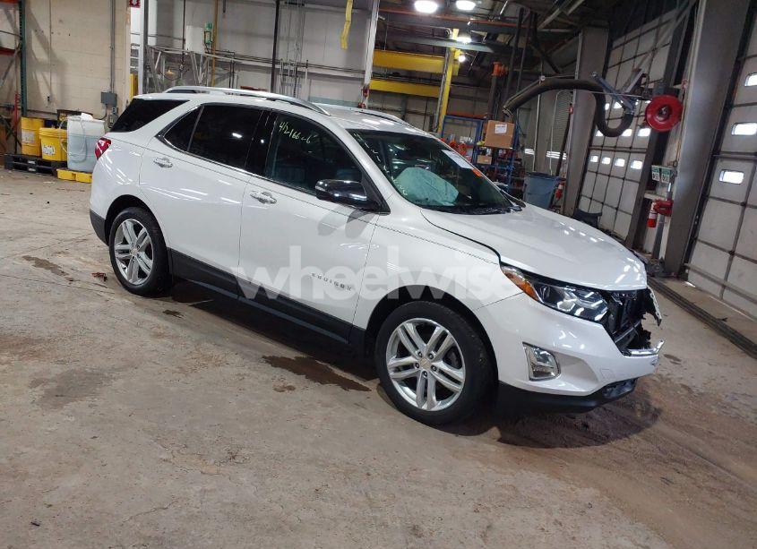 2019 Chevrolet Equinox PREMIER (VIN 2GNAXYEX6K6209457) main photo