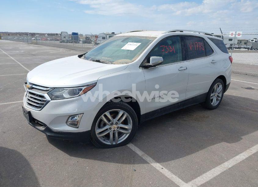 Photo 2 of 2019 Chevrolet Equinox PREMIER (VIN 2GNAXYEX9K6231775)