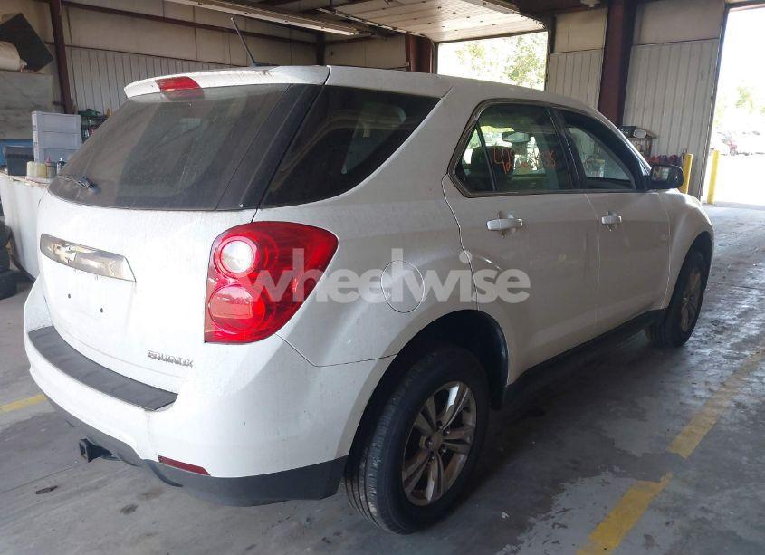 Photo 4 of 2015 Chevrolet Equinox LS (VIN 2GNFLEEK0F6128609)