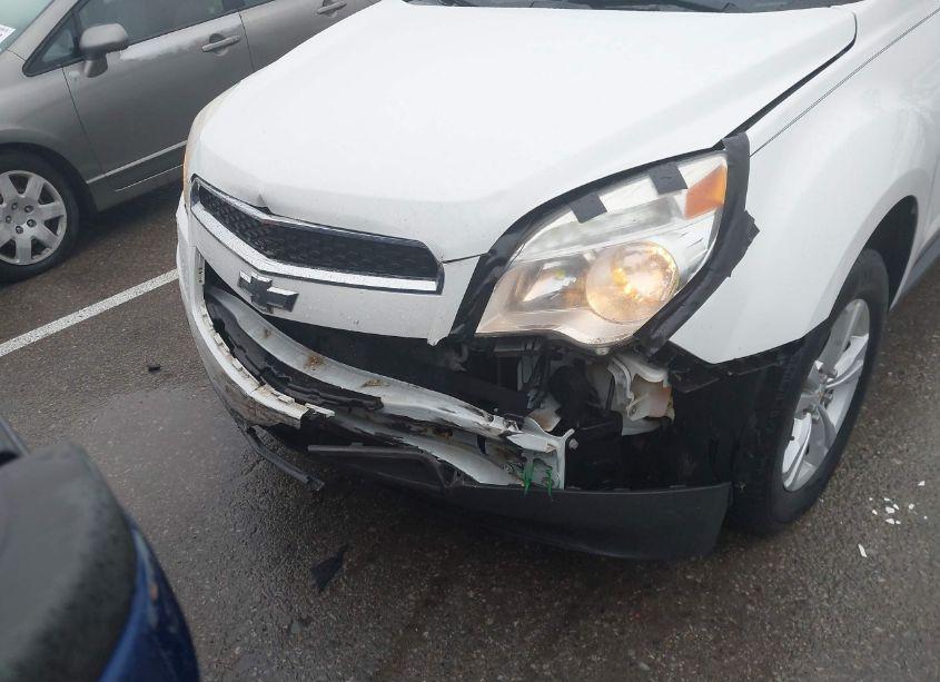 Photo 18 of 2015 Chevrolet Equinox LS (VIN 2GNFLEEK1F6233420)