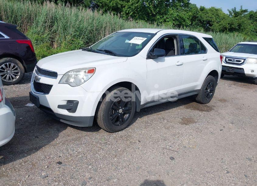 Photo 2 of 2015 Chevrolet Equinox LS (VIN 2GNFLEEK6F6184229)