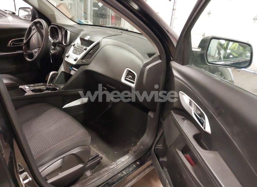 Photo 5 of 2015 Chevrolet Equinox LS (VIN 2GNFLEEKXF6190180)