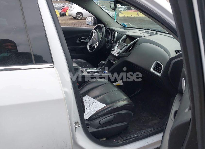 Photo 5 of 2017 Chevrolet Equinox LT (VIN 2GNFLFEK9H6233206)