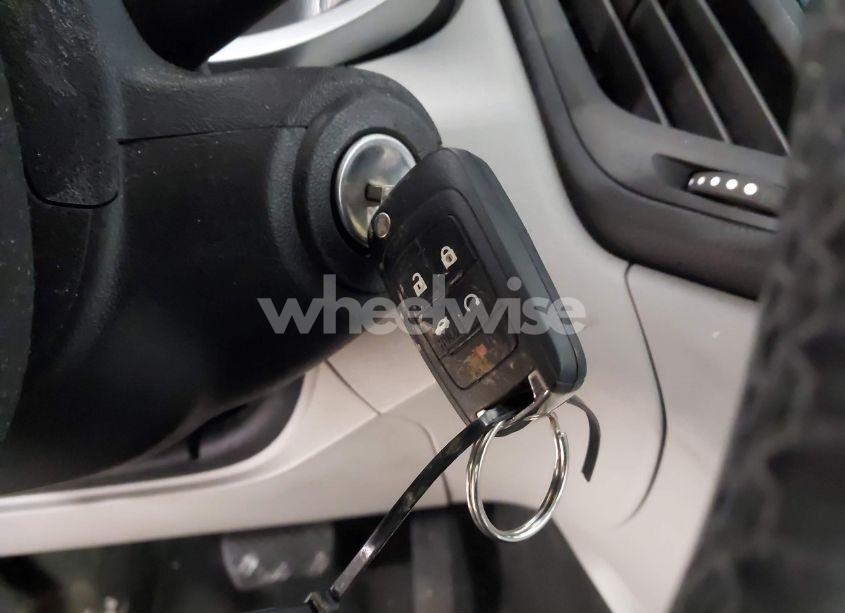 Photo 11 of 2015 Chevrolet Equinox 2LT (VIN 2GNFLGE31F6172607)