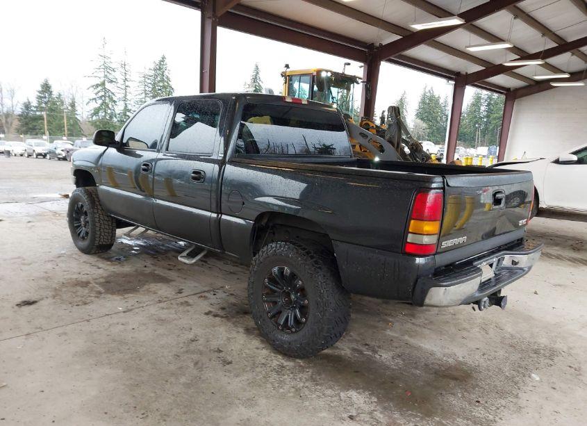 Photo 3 of 2005 Gmc Sierra 1500 SLE (VIN 2GTEC13T451116547)
