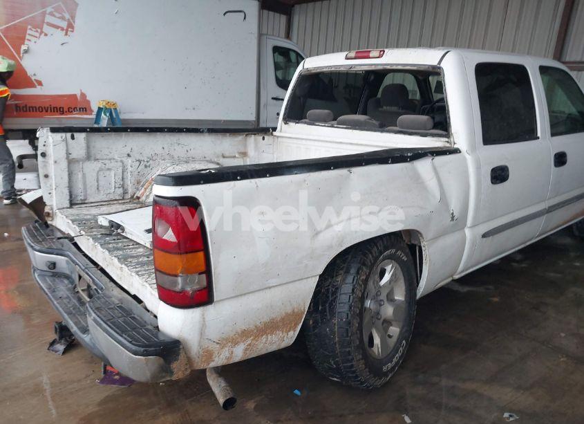 Photo 6 of 2005 Gmc Sierra 1500 SLE (VIN 2GTEC13T651171078)