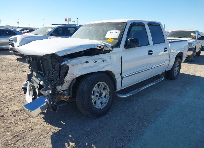 Photo 2 of 2005 Gmc Sierra 1500 SLE (VIN 2GTEC13T751370804)