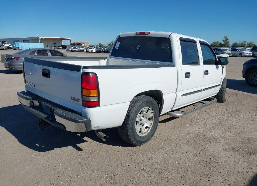 Photo 4 of 2005 Gmc Sierra 1500 SLE (VIN 2GTEC13T751370804)