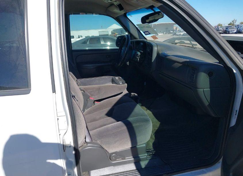 Photo 5 of 2005 Gmc Sierra 1500 SLE (VIN 2GTEC13T751370804)