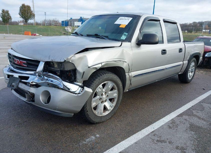 Photo 2 of 2005 Gmc Sierra 1500 SLE (VIN 2GTEC13T851316928)