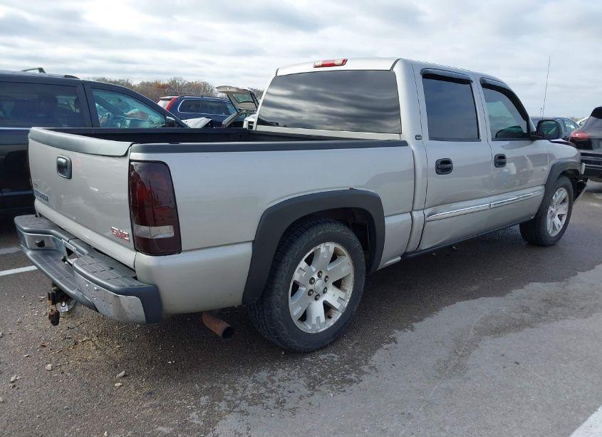 Photo 4 of 2005 Gmc Sierra 1500 SLE (VIN 2GTEC13T851316928)
