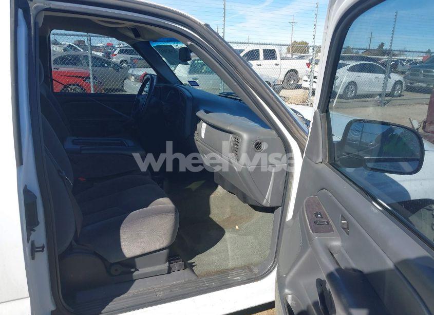 Photo 5 of 2004 Gmc Sierra 1500 SLE (VIN 2GTEC19T541177492)