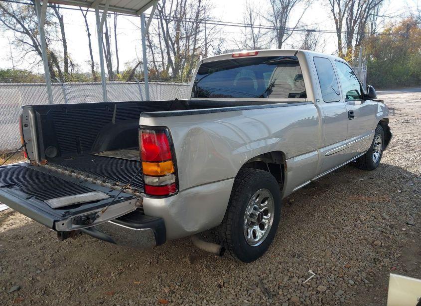 Photo 4 of 2005 Gmc Sierra 1500 SLE (VIN 2GTEC19T551279747)