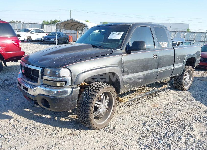 Photo 2 of 2003 Gmc Sierra 1500 SLE (VIN 2GTEC19V131195892)