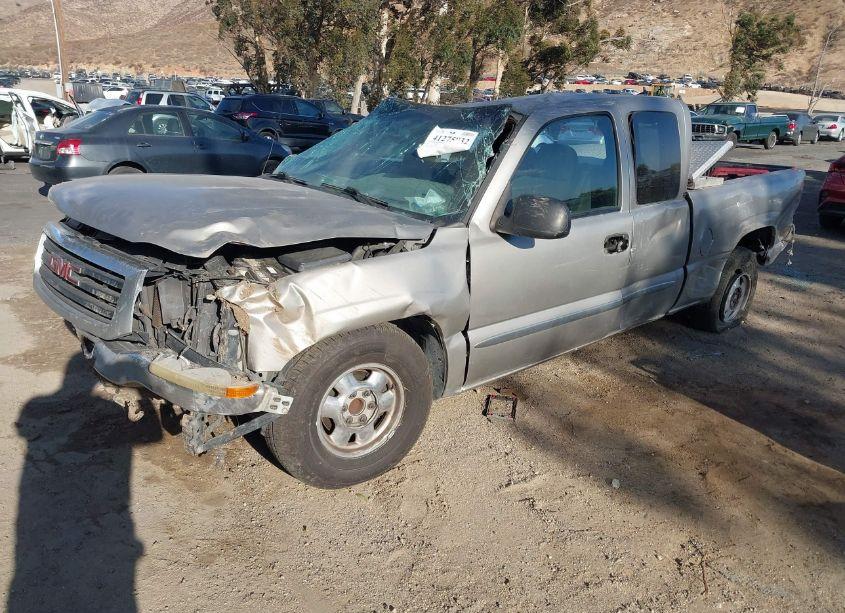 Photo 2 of 2003 Gmc Sierra 1500 SLE (VIN 2GTEC19V431136884)