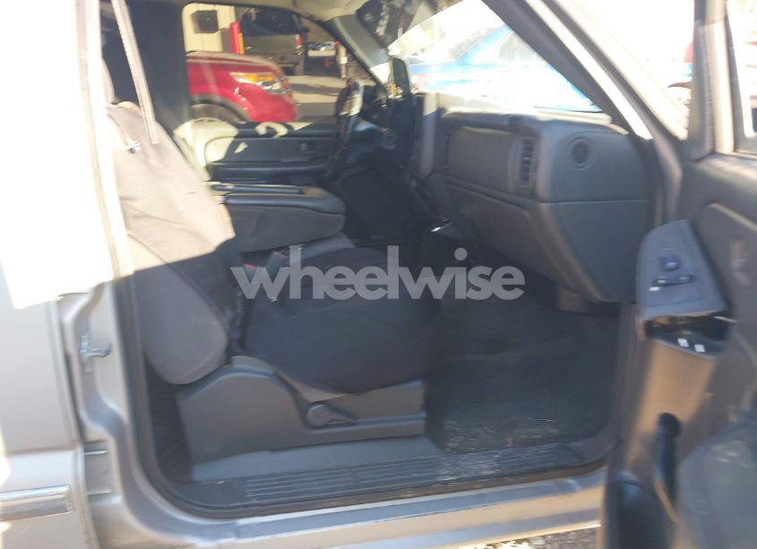 Photo 5 of 2005 Gmc Sierra 1500 SLE (VIN 2GTEK13T351150045)