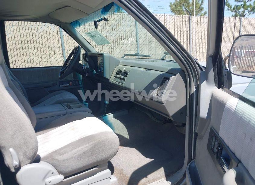 Photo 5 of 1994 Gmc Sierra K1500 (VIN 2GTEK19K9R1548669)