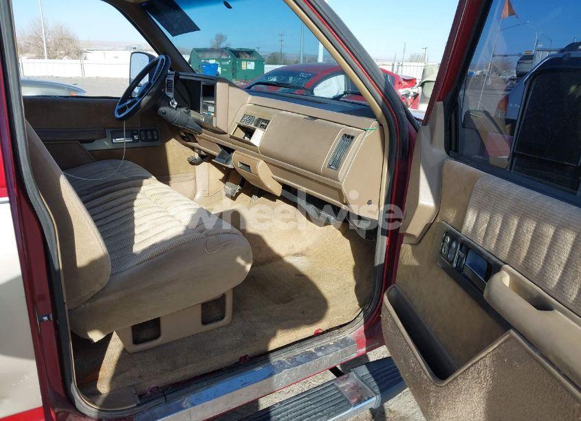Photo 5 of 1992 Gmc Sierra C2500 (VIN 2GTGC29N9N1539342)