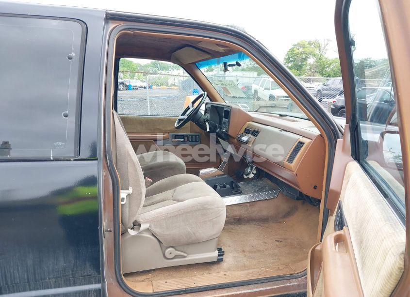 Photo 5 of 1990 Gmc Sierra C3500 (VIN 2GTHC39N2L1565935)