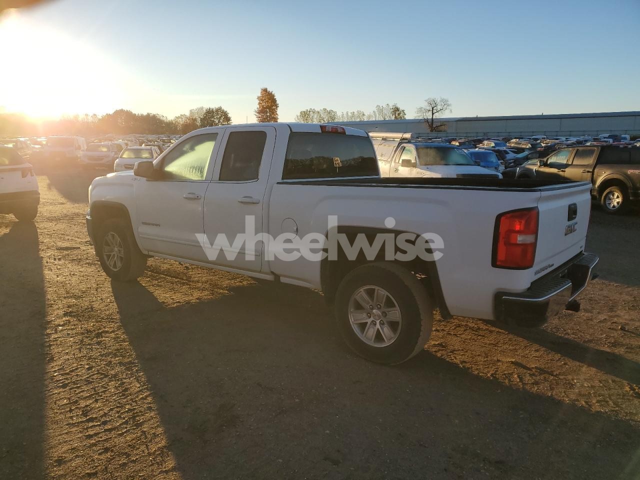 Photo 2 of 2019 GMC SIERRA LIMITED K1500 SLE (VIN 2GTV2MEC0K1199729)