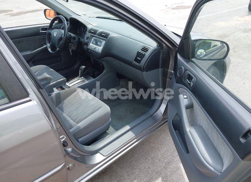 Photo 5 of 2005 Honda Civic LX (VIN 2HGES16515H630638)