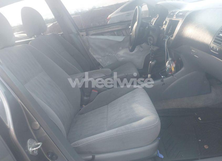 Photo 5 of 2004 Honda Civic LX (VIN 2HGES16524H589130)