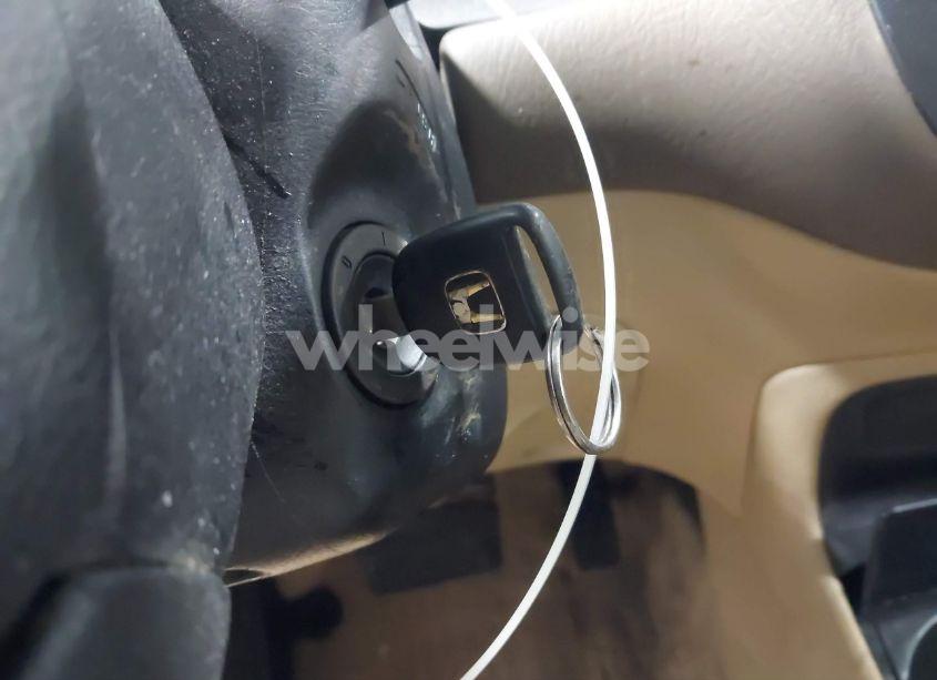 Photo 11 of 2005 Honda Civic LX (VIN 2HGES16525H562754)