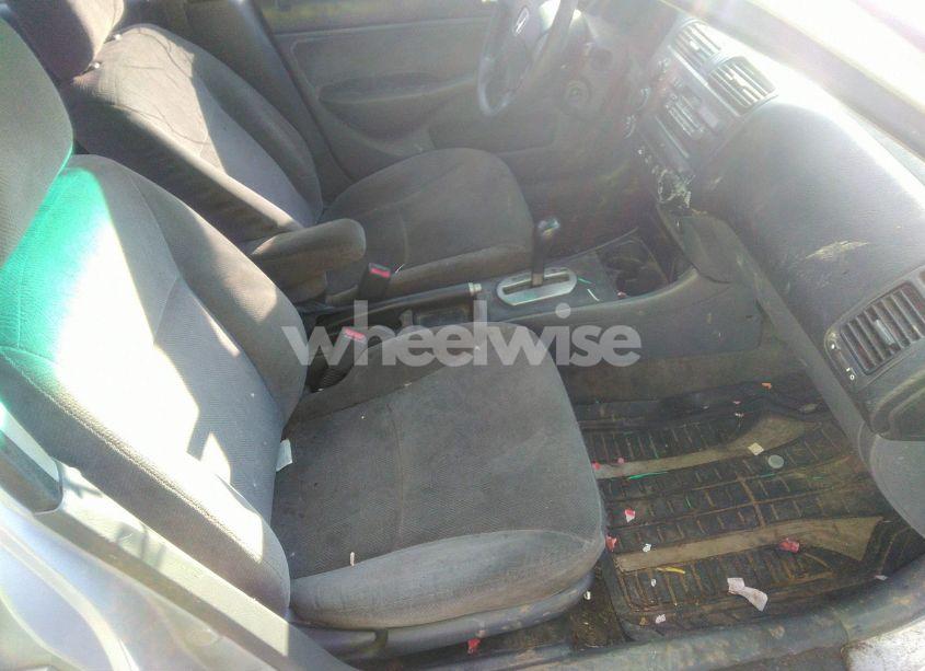 Photo 5 of 2002 Honda Civic LX (VIN 2HGES16532H591059)