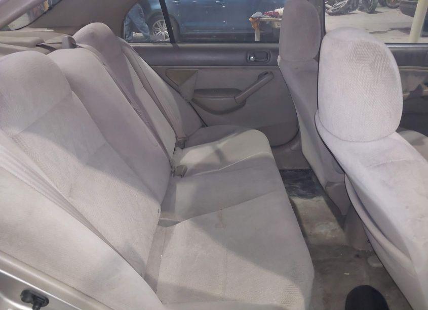 Photo 8 of 2002 Honda Civic LX (VIN 2HGES16532H600049)