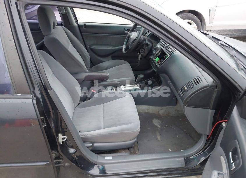 Photo 5 of 2004 Honda Civic LX (VIN 2HGES16534H529759)