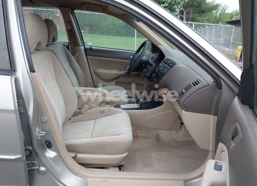 Photo 5 of 2004 Honda Civic LX (VIN 2HGES16534H535772)