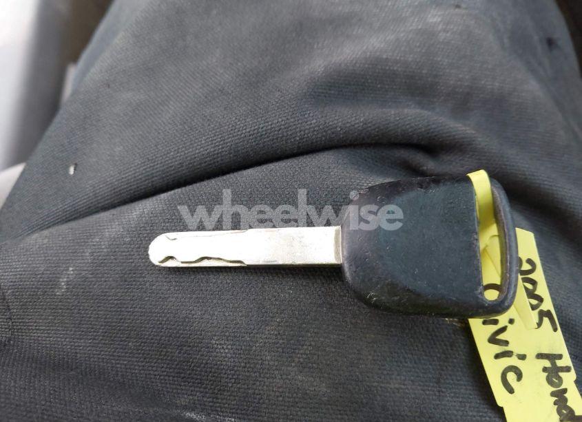 Photo 11 of 2005 Honda Civic LX (VIN 2HGES16585H534313)