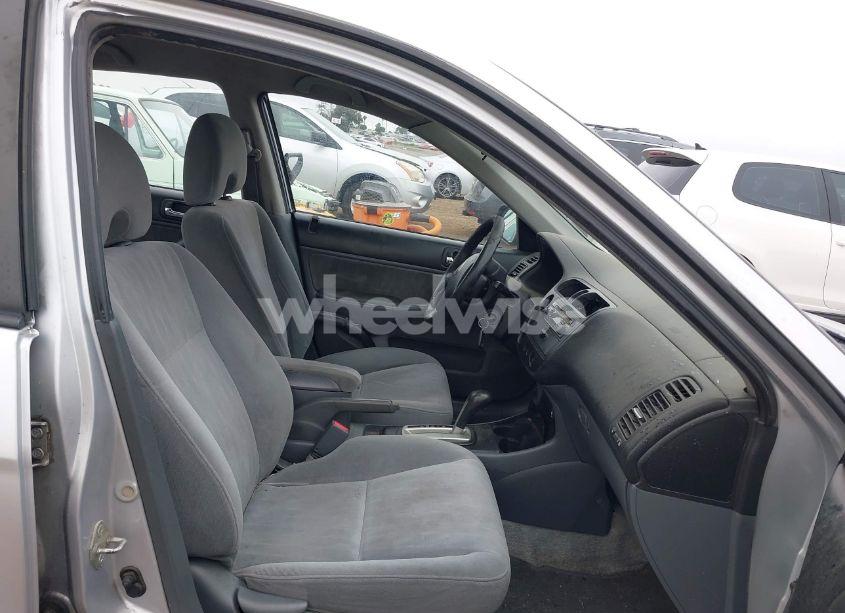 Photo 5 of 2005 Honda Civic LX (VIN 2HGES16585H534974)