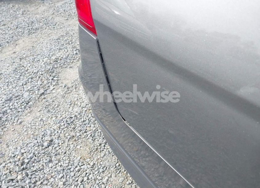 Photo 13 of 2005 Honda Civic LX (VIN 2HGES16585H542122)