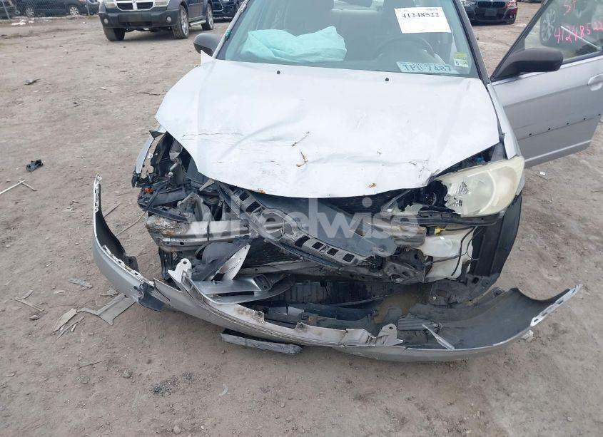 Photo 6 of 2005 Honda Civic LX (VIN 2HGES16595H587750)