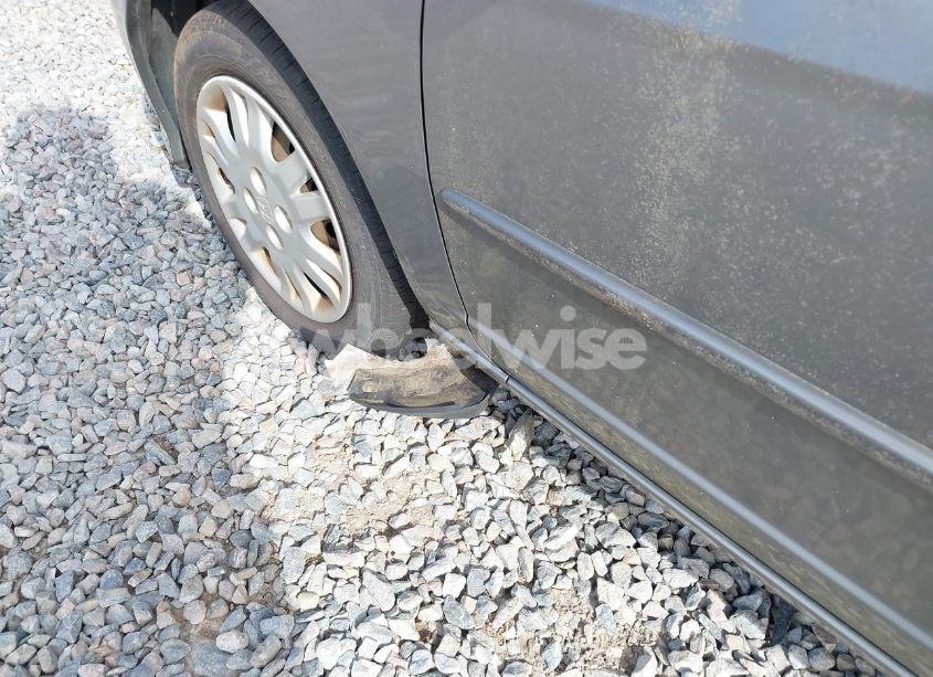 Photo 12 of 2005 Honda Civic LX (VIN 2HGES16595H633903)