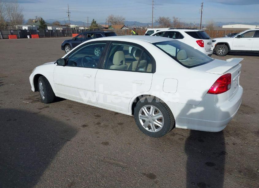 Photo 3 of 2005 Honda Civic LX (VIN 2HGES16645H630173)
