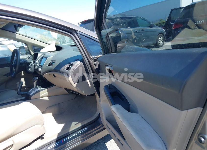 Photo 5 of 2010 Honda Civic LX (VIN 2HGFA1F51AH552735)