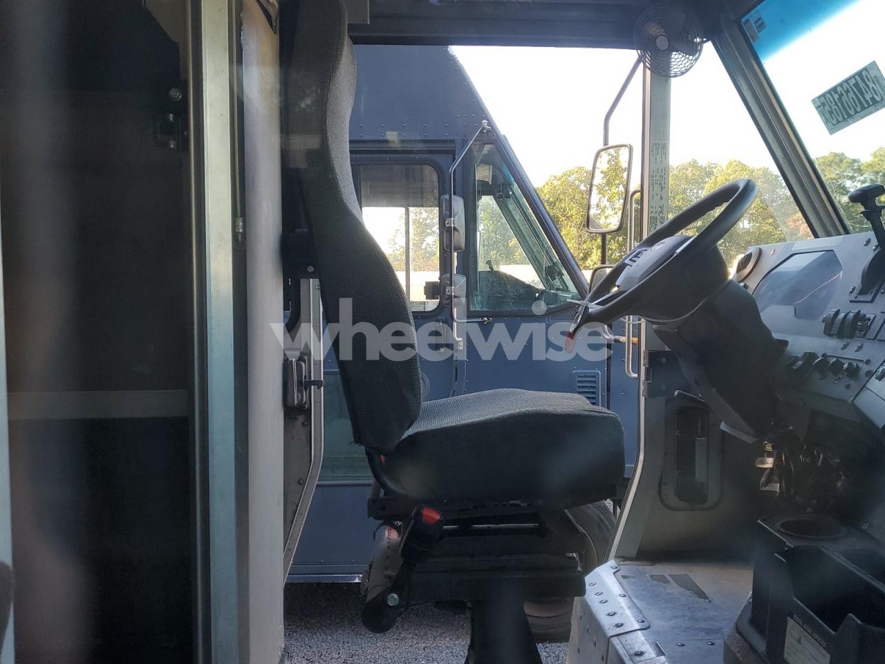 Photo 11 of 2020 FORD F59 (VIN 2HGFB2E51DH015629)