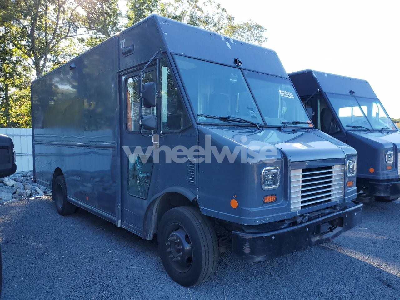 Photo 4 of 2020 FORD F59 (VIN 2HGFB2E51DH015629)