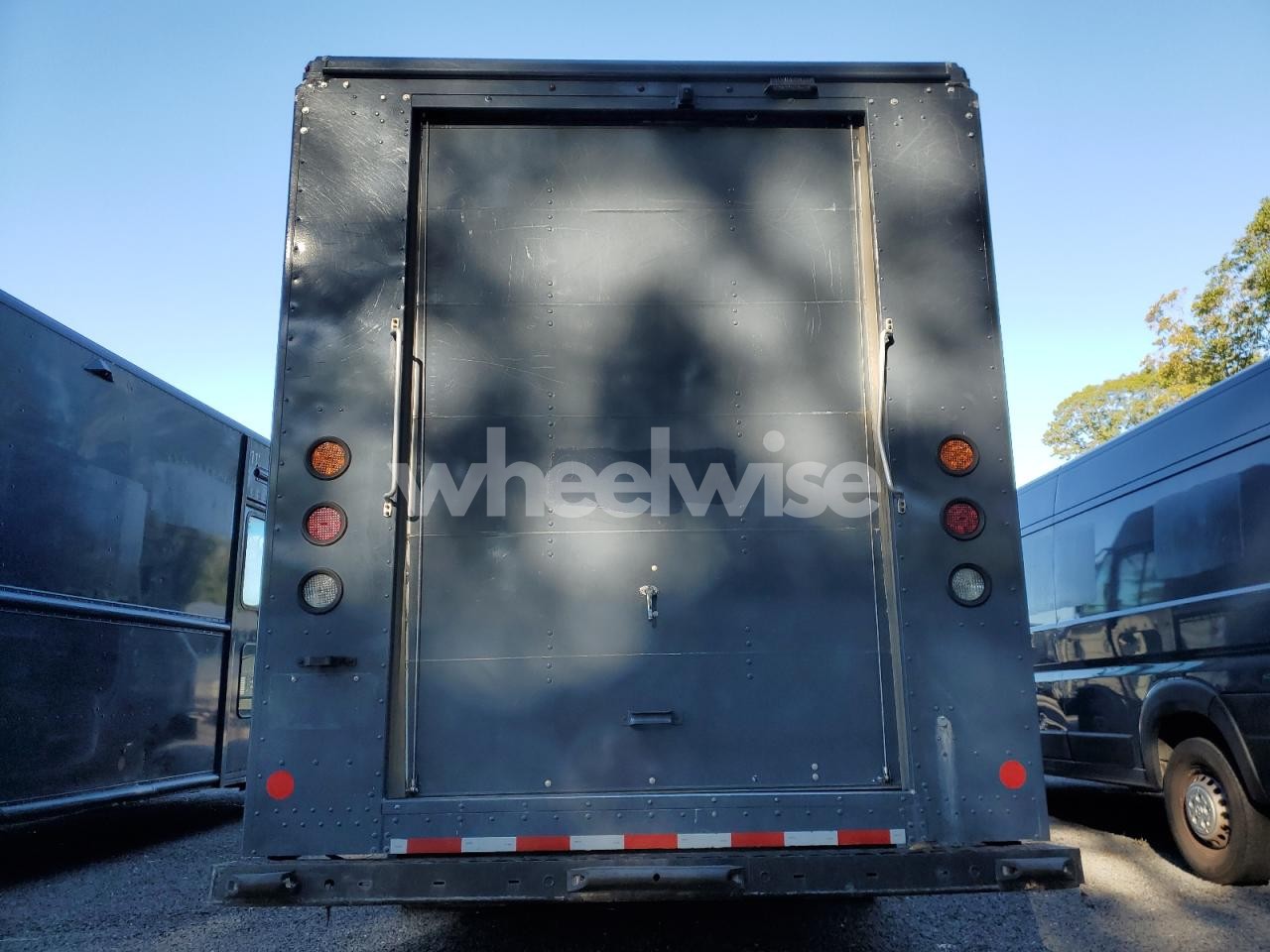 Photo 6 of 2020 FORD F59 (VIN 2HGFB2E51DH015629)