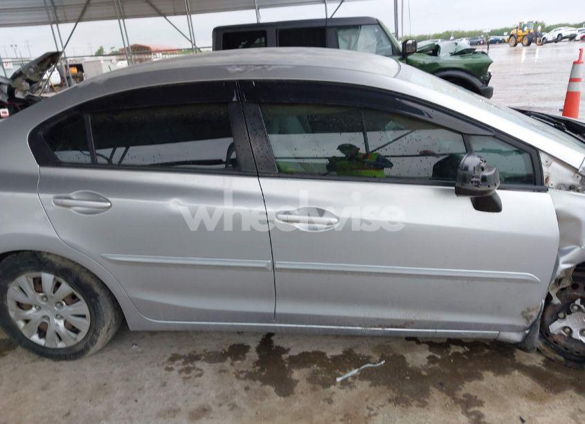 Photo 13 of 2012 Honda Civic LX (VIN 2HGFB2F50CH321055)