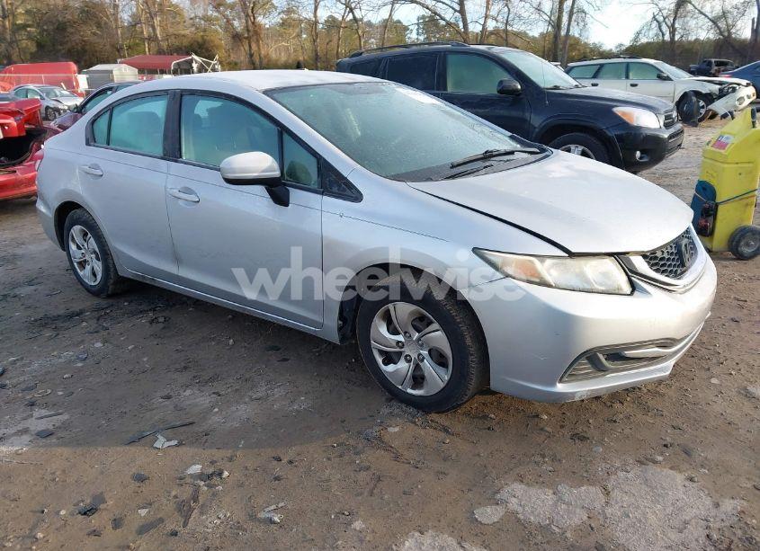 2015 Honda Civic LX (VIN 2HGFB2F50FH557824) main photo