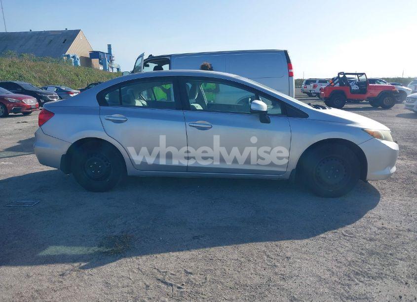 Photo 13 of 2012 Honda Civic LX (VIN 2HGFB2F57CH334823)