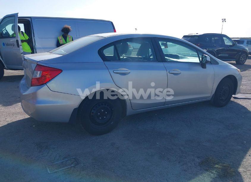 Photo 4 of 2012 Honda Civic LX (VIN 2HGFB2F57CH334823)