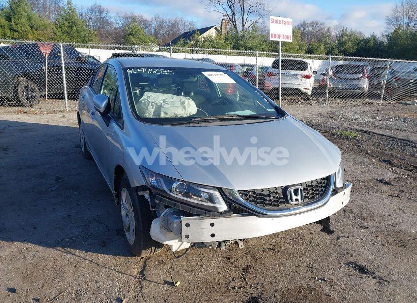 2015 Honda Civic LX (VIN 2HGFB2F58FH528801) main photo